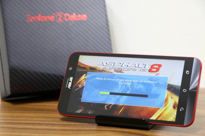開箱"碳纖控"完全命中! ASUS ZenFone 2 Deluxe Special Edition 128G(256G)