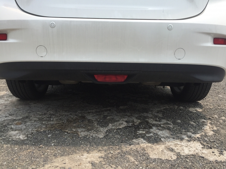 詢問原廠屁股樣子 2015 mazda3