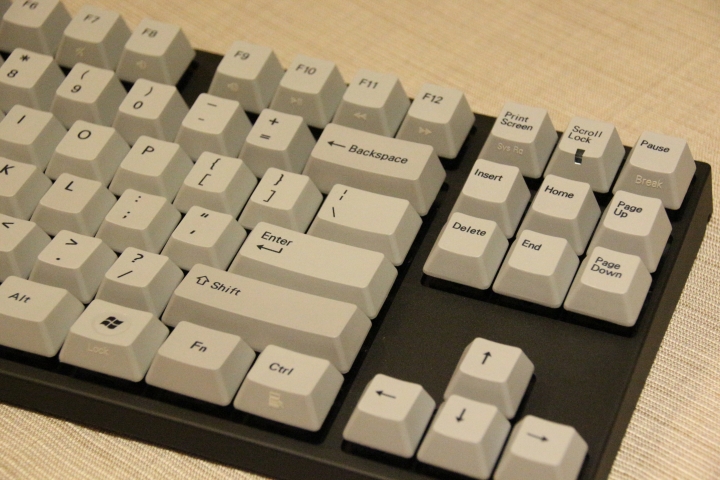 [開箱] Varmilo VA87M 黑蓋灰帽 茶軸 開箱 圖多