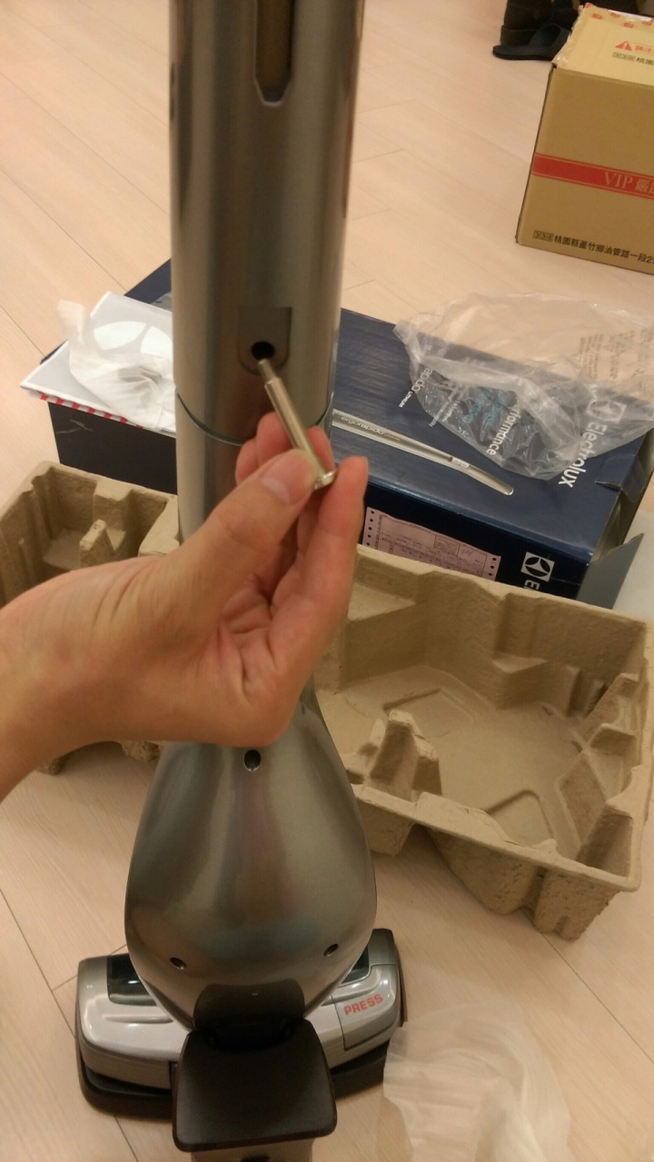 [訓練小小孩打掃利器]伊萊克斯完美管家渦輪鋰電版吸塵器試用活動心得