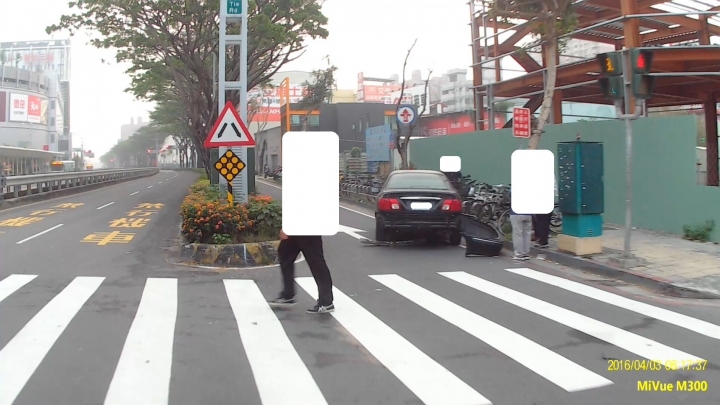 4月3日高鐵左營站前車禍