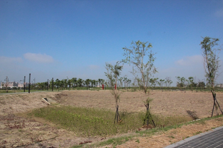搭 高 鐵 、 騎 小 折 、 遊 故 宮 南 院