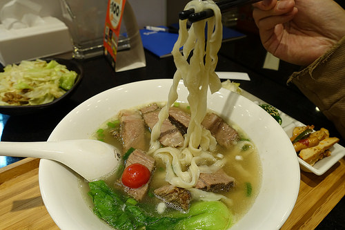 【食記】捷運國父紀念館站/延吉街美食。小熟成牛肉麵