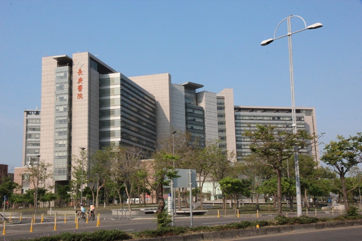 搭 高 鐵 、 騎 小 折 、 遊 故 宮 南 院