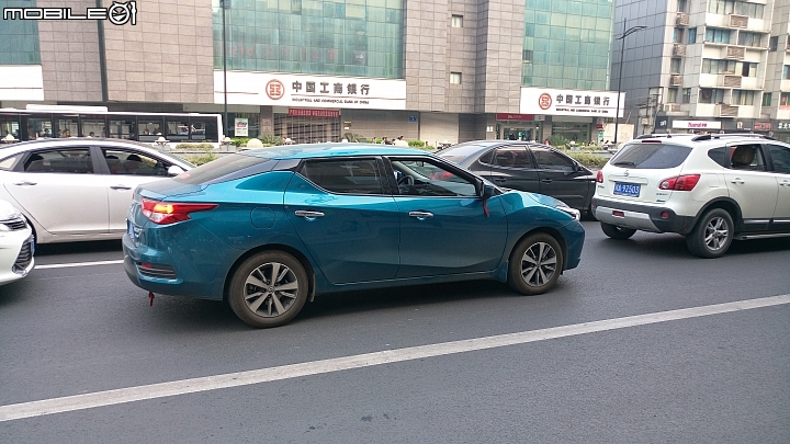 在成都看到一台很帥的Nissan