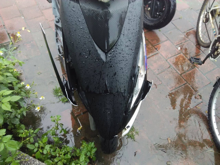 新手車禍    請各位鑑定   附圖