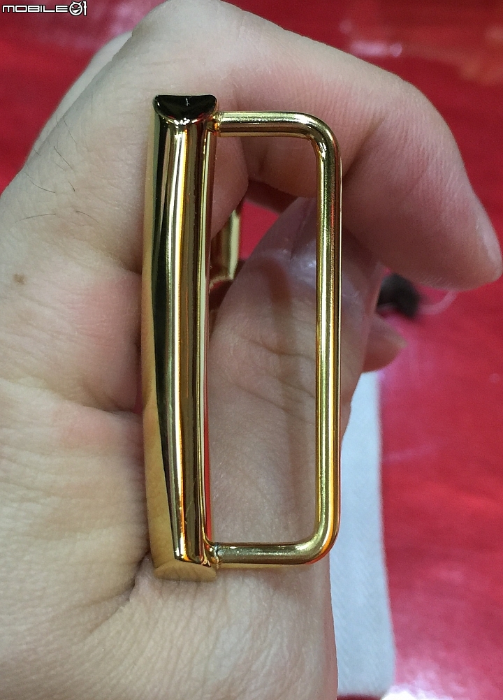 難怪那麼多人會被詐騙,都跟她說是假的hermes皮帶