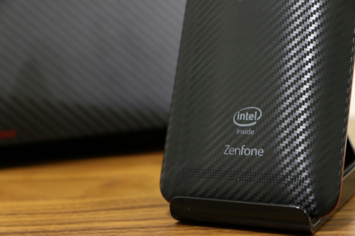 開箱"碳纖控"完全命中! ASUS ZenFone 2 Deluxe Special Edition 128G(256G)