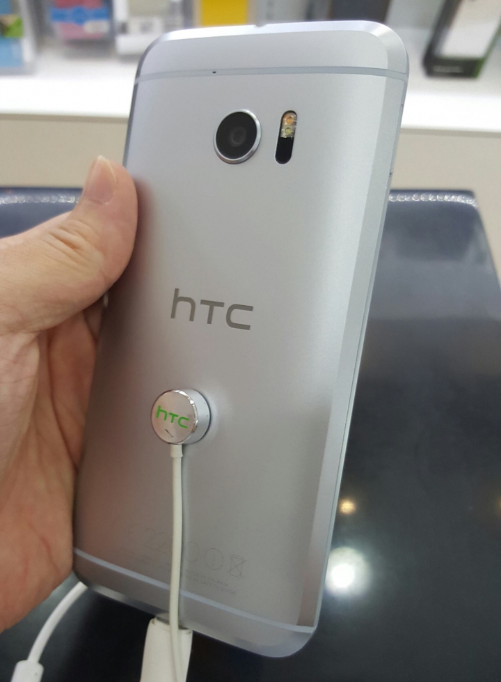 HTC 10 已經可以在HTC專賣店試玩到囉