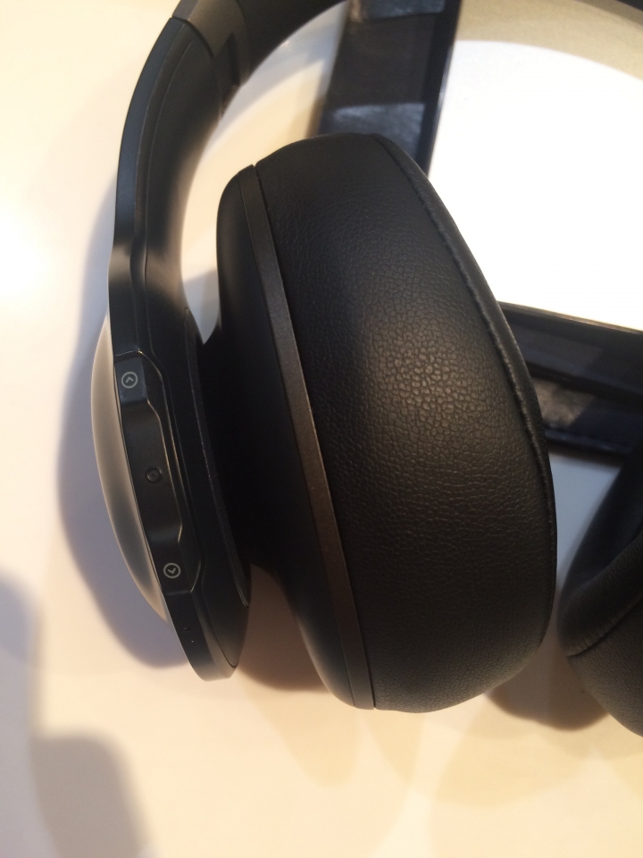 「開箱」JBL Everest Elite 700BT 不專業開箱