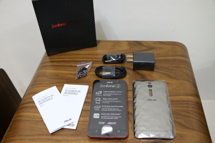 開箱"碳纖控"完全命中! ASUS ZenFone 2 Deluxe Special Edition 128G(256G)