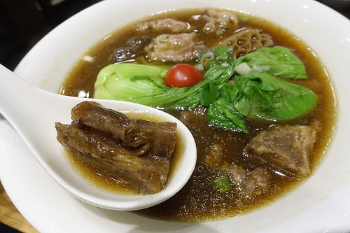 【食記】捷運國父紀念館站/延吉街美食。小熟成牛肉麵