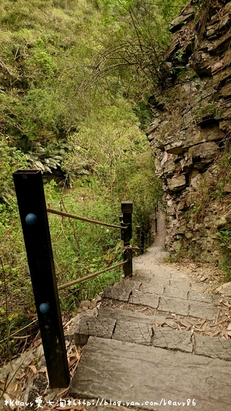 ■高雄■茂林，遊【羅木斯溪登山步道】尋夢幻藍綠色茂林谷瀑布。