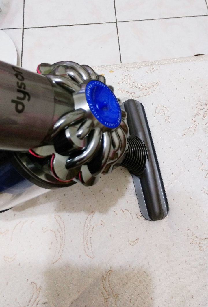 揮別過敏的打掃神器~Dyson V6 Fluff吸塵器！！