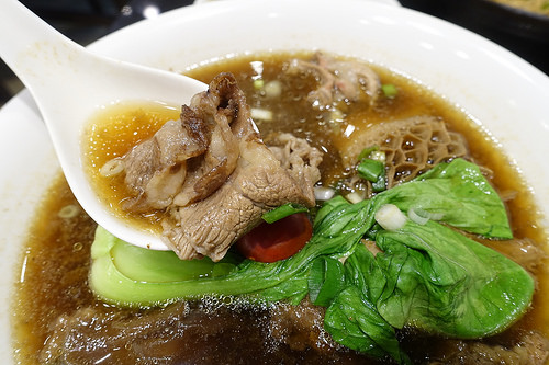 【食記】捷運國父紀念館站/延吉街美食。小熟成牛肉麵
