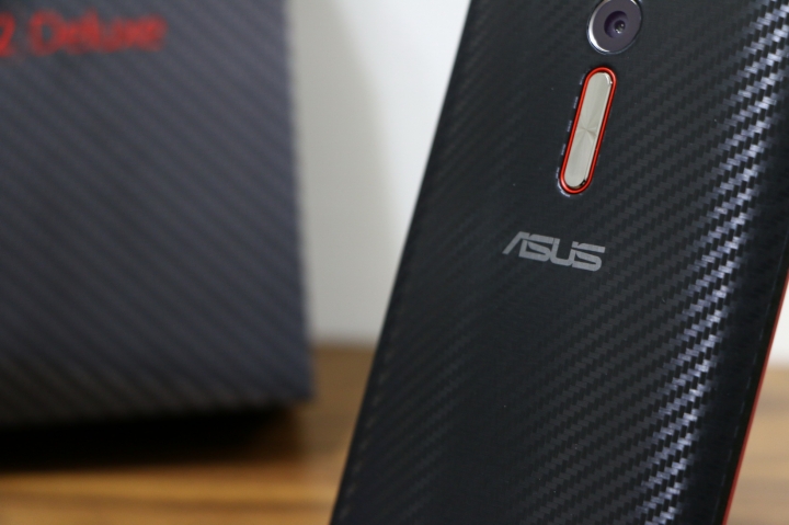 開箱"碳纖控"完全命中! ASUS ZenFone 2 Deluxe Special Edition 128G(256G)