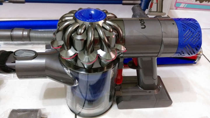 揮別過敏的打掃神器~Dyson V6 Fluff吸塵器！！