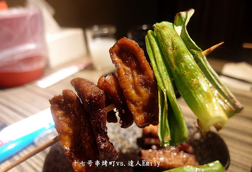 【台中西區】十七号串烤町~不一樣的串燒店,多道獨門私房料理,加了三星蔥更美味喔!