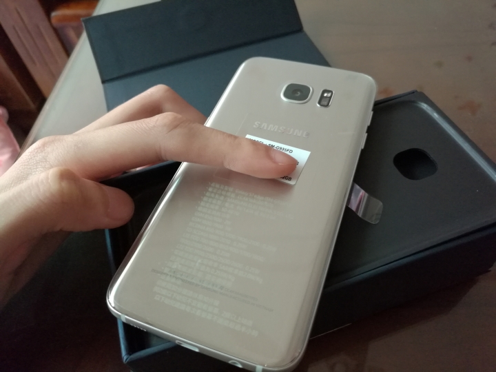 掙扎了好久 就在今天 我下手了s7edge