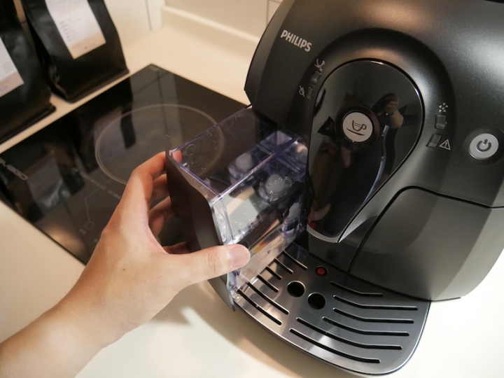 [開箱] Philips 2000 HD8650 全自動義式咖啡機，一鍵完工、適合全家人的入門咖啡機