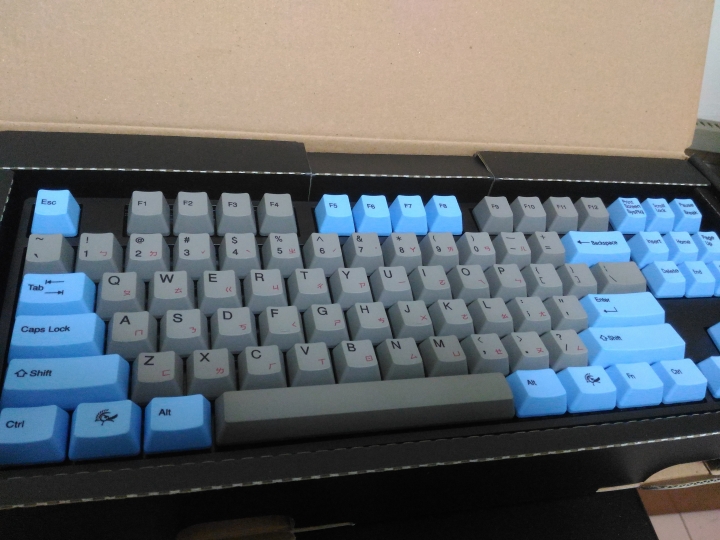 Ducky One 80% PBT 紅軸 簡單開箱