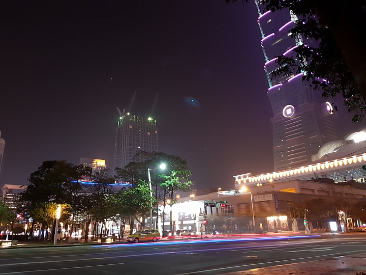 省電小鋼砲S7 夜拍x車軌x夜景蓋大樓