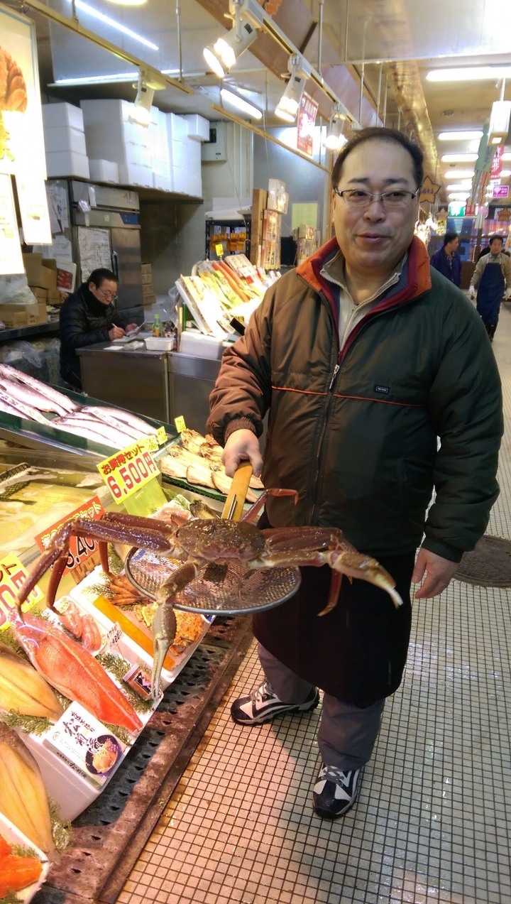 【北海道。函館】《函館朝市》活釣花枝&銅板價海鮮丼只要￥500!!