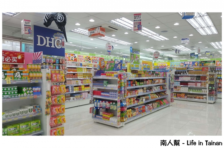 【高雄市-消費】昭和時期中購物.好逛好拍.有日貨藥妝食品~日藥本舖博物館