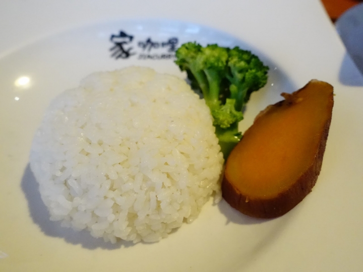 [食記] 家咖哩(花蓮總店)。老屋裡的在地咖哩味