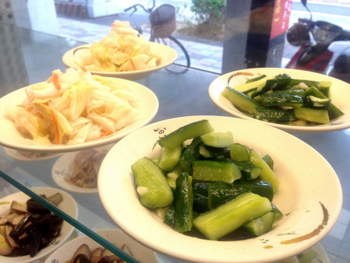大聲公台大牛肉麵: 五星級的好味道 不吃會後悔的牛油沙茶辣椒醬