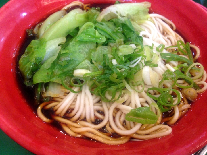 大聲公台大牛肉麵: 五星級的好味道 不吃會後悔的牛油沙茶辣椒醬