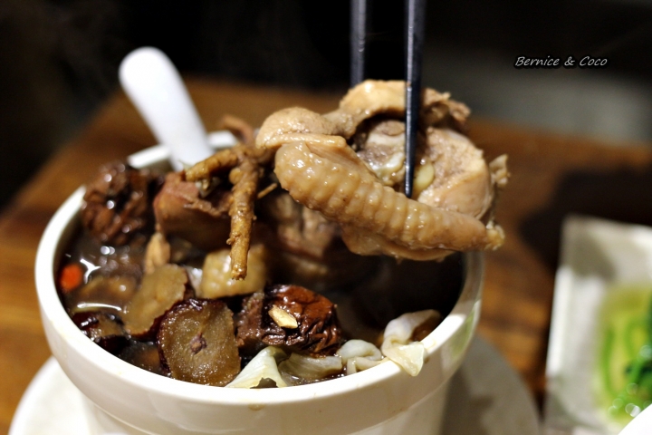 (台北 養生美食台大醫院)雙月食品社養生食品燉雞湯(台大醫院週邊美食)(捷運善導寺站)