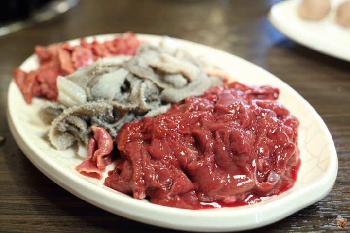 [桃園]中壢番那疆溫體牛肉火鍋,鮮甜的肉質跟鍋底  by蛋拔