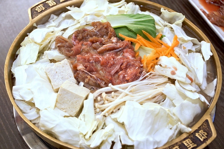 [台南][東區] 韓國飯桌 Korean table