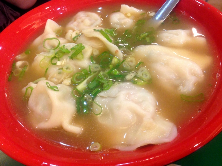 大聲公台大牛肉麵: 五星級的好味道 不吃會後悔的牛油沙茶辣椒醬