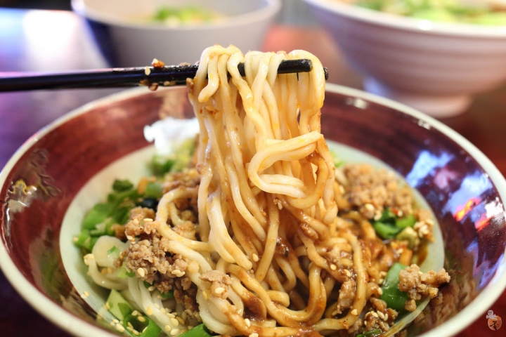 [桃園]中壢三國麻辣臭豆腐、滷味,嗜辣的人可別錯過(桃園中壢宵夜)  by蛋拔