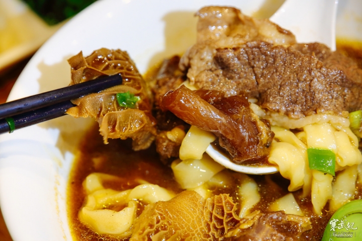 東區延吉街‧小熟成牛肉麵｜厚切熟成牛排‧超厲害牛肉麵！