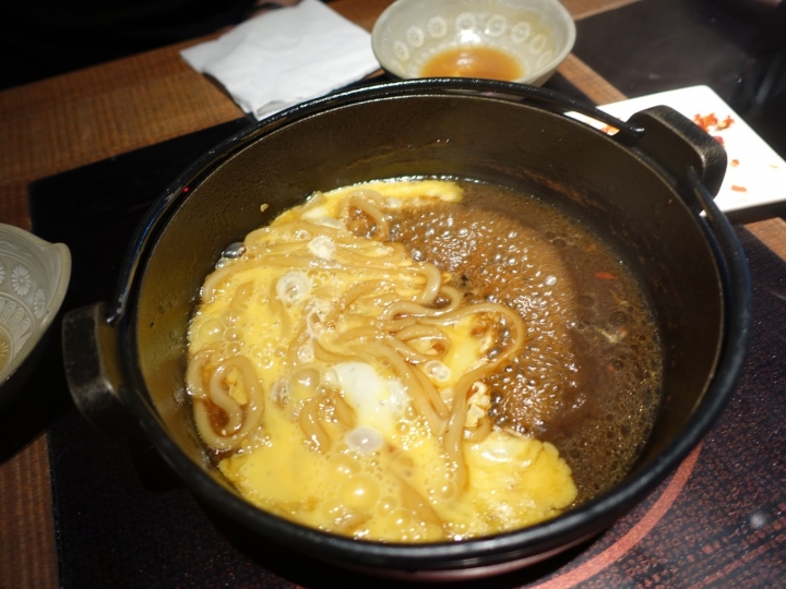 [食記] 黑毛屋(信義A4店)。精緻日式壽喜燒--澳洲產黑毛和牛