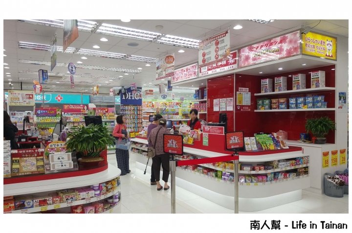 【高雄市-消費】昭和時期中購物.好逛好拍.有日貨藥妝食品~日藥本舖博物館