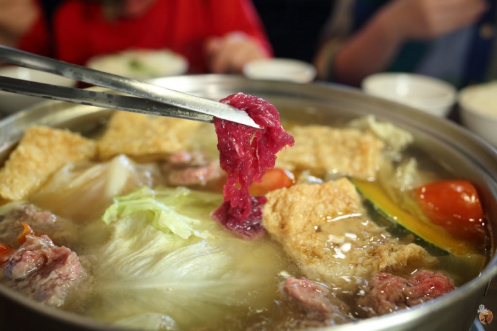 [桃園]中壢番那疆溫體牛肉火鍋,鮮甜的肉質跟鍋底  by蛋拔
