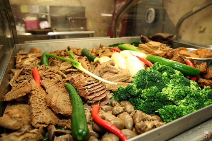 [桃園]中壢三國麻辣臭豆腐、滷味,嗜辣的人可別錯過(桃園中壢宵夜)  by蛋拔