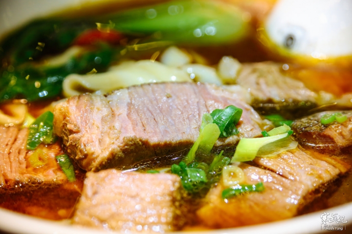 東區延吉街‧小熟成牛肉麵｜厚切熟成牛排‧超厲害牛肉麵！