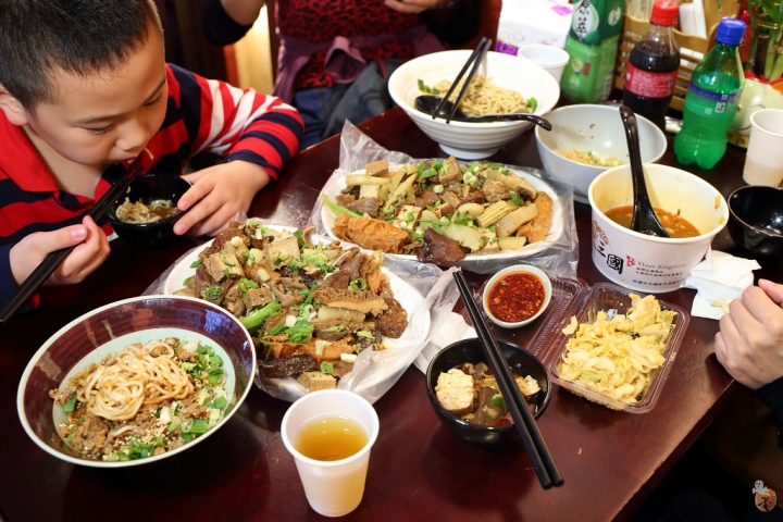 [桃園]中壢三國麻辣臭豆腐、滷味,嗜辣的人可別錯過(桃園中壢宵夜)  by蛋拔