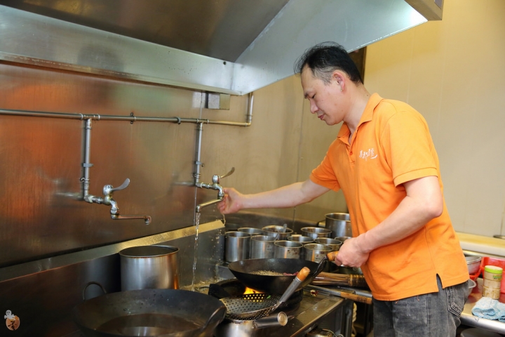[桃園]中壢番那疆溫體牛肉火鍋,鮮甜的肉質跟鍋底  by蛋拔