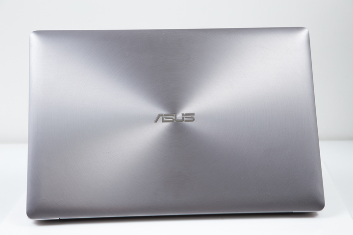 ASUS UX501 要去國外工作用的工具機入手!