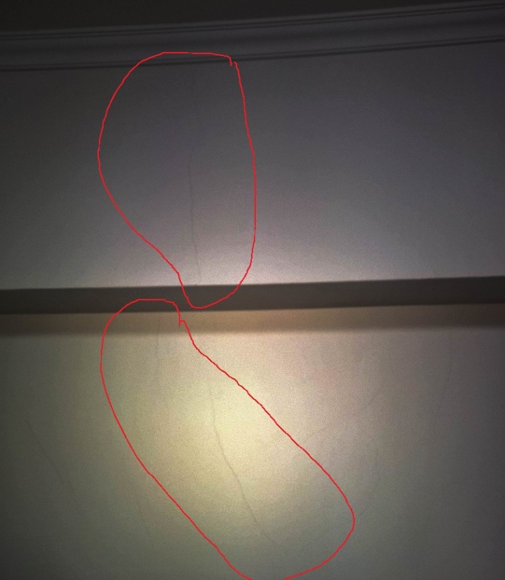 房屋樑上的裂痕