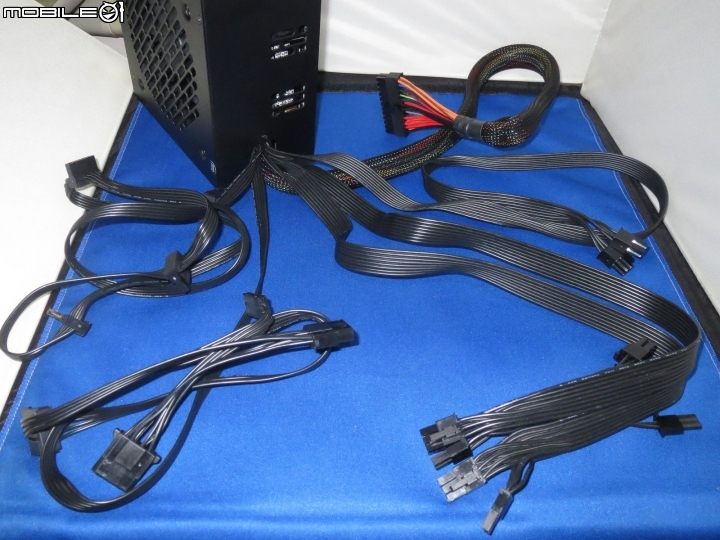 全漢黑爵士Hydro X 550W電源開箱