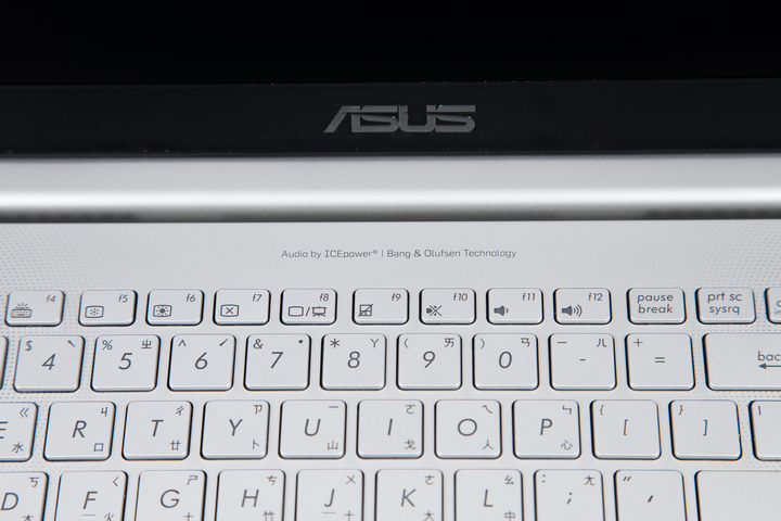 ASUS UX501 要去國外工作用的工具機入手!