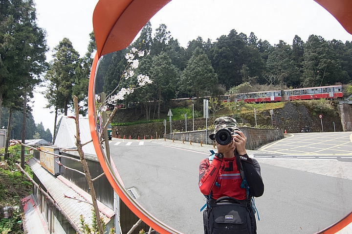 騎機車睡帳篷爬合歡山賞銀河