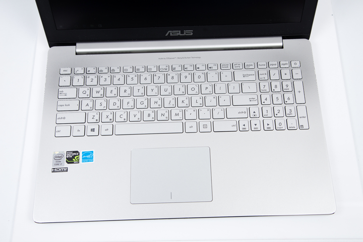 ASUS UX501 要去國外工作用的工具機入手!